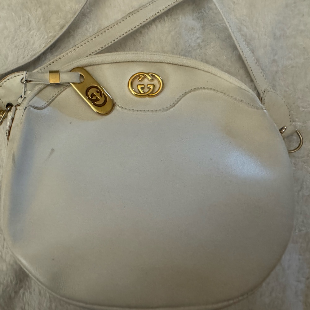 Gucci Cream Leather Crossbody Bag with Gold Accents - Picture 3 of 11